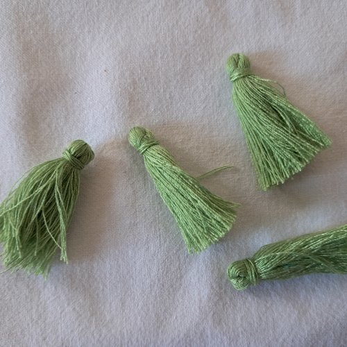 Pompons en coton vert clair