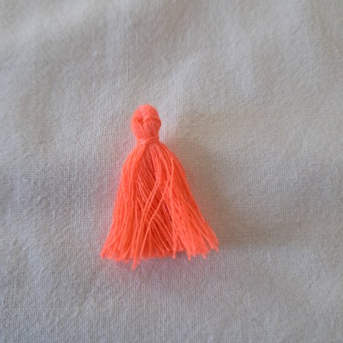 Pompons en coton rose fluo
