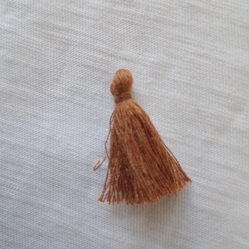 Pompons en coton marron rouge