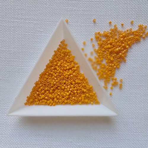 Miyuki delica 11/0 db2103 - duracoat opaque light squash