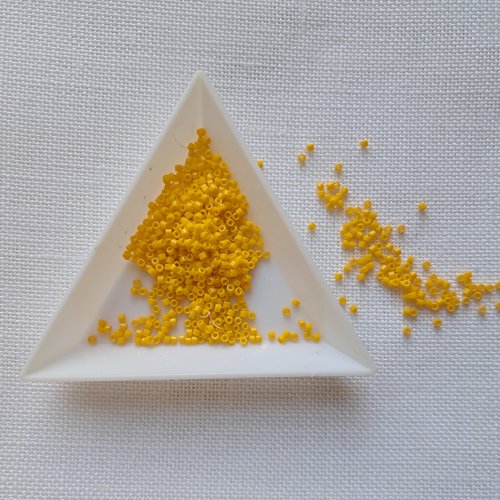 Miyuki delica 11/0 db1132 - opaque canary