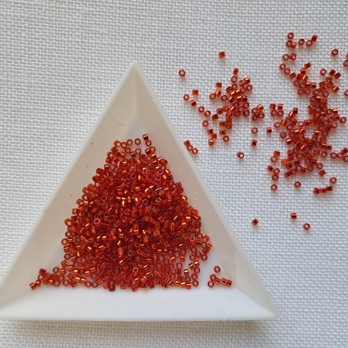 Miyuki delica 11/0 db0043 - silver lined flame red