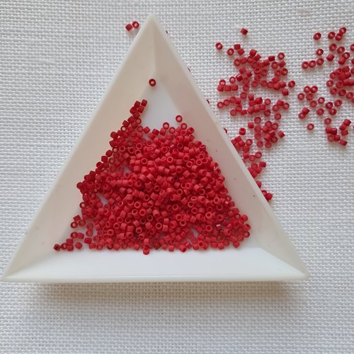 Miyuki delica 11/0 db0753 - mat opaque red
