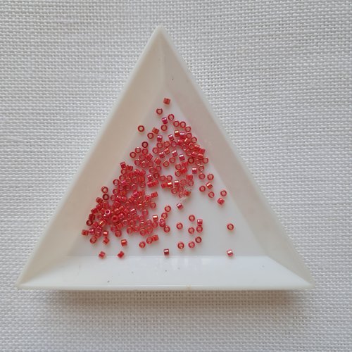 Miyuki delica 11/0 db0159 - opaque vermillion red ab