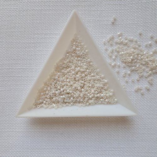 Miyuki delica 11/0 db0203 - cream ceylon