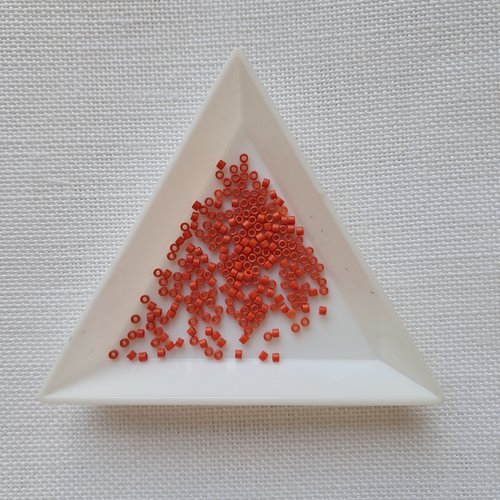 Miyuki delica 11/0 db0795 - dyed semi mat opaque cinnabar