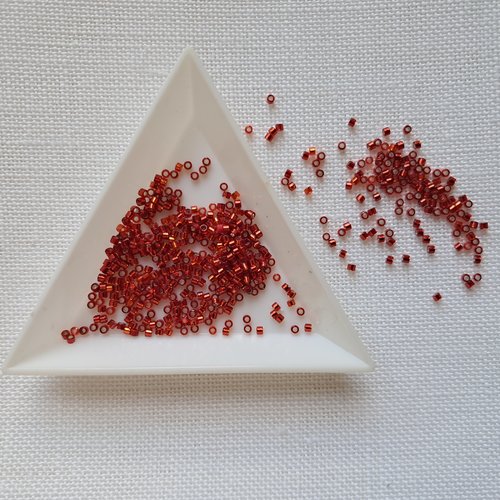 Miyuki delica 11/0 db0603 - dyed silver lined brick red