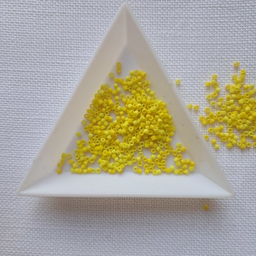 Miyuki delica 11/0 db0751 - mat opaque yellow