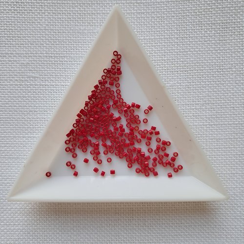 Miyuki delica 11/0 db0723 - opaque red