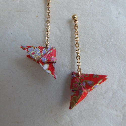Boucles d'oreille pendants papillons en origami de papier japonais rouge et doré