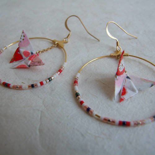 Boucles d'oreille créoles, papillons en origami de papier japonais rose et rouge, miyuki multicolores