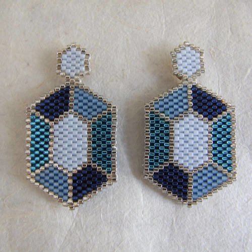 Boucles d'oreille hexagonales en perles miyuki bleu et argent