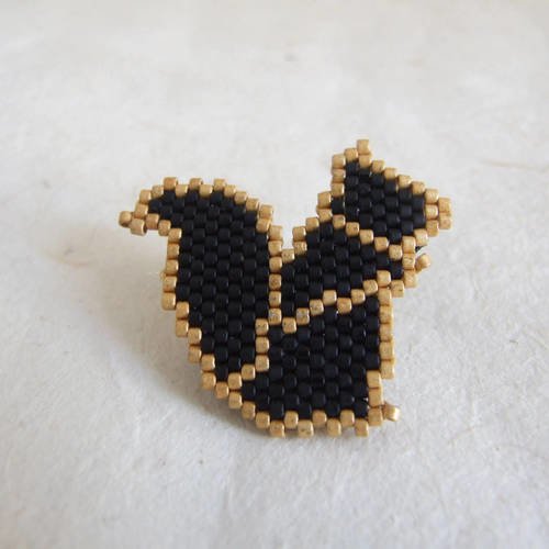 Broche écureuil origami en perles miyuki noires et dorées