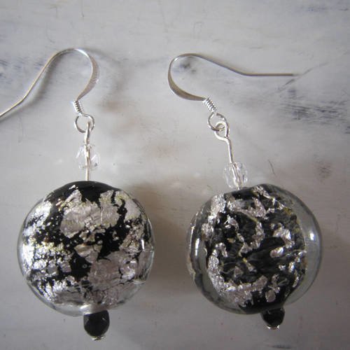 Boucles d'oreille en perles noires et argentées