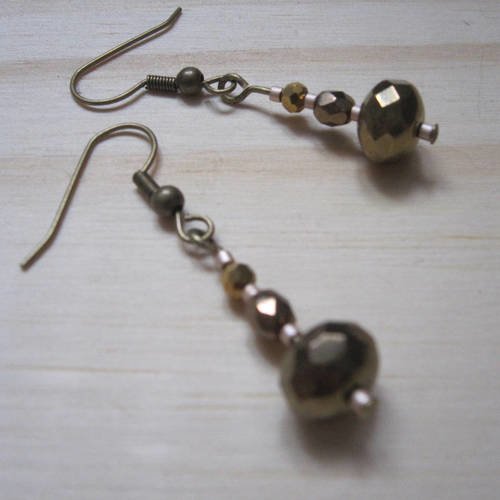 Boucles d'oreille en perles couleur bronze à facettes