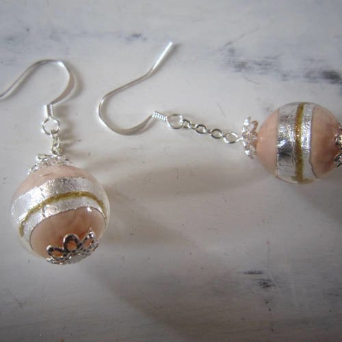 Boucles d'oreille en perle de verre rose et argenté