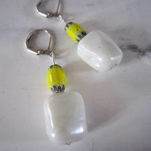 Boucles d'oreille en perles de verre blanche et jaune, esprit vintage