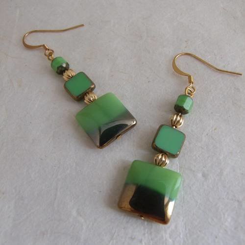 Boucles d'oreille en perles de verre vertes et dorées