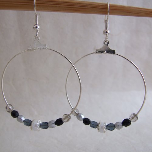 Boucles d'oreille créoles en perles de verre noires, grises et blanches, monture argentée