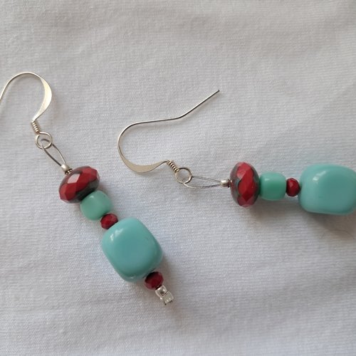 Boucles d'oreille en perles turquoise et rouges