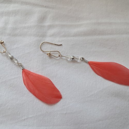 Boucles d'oreille plumes roses