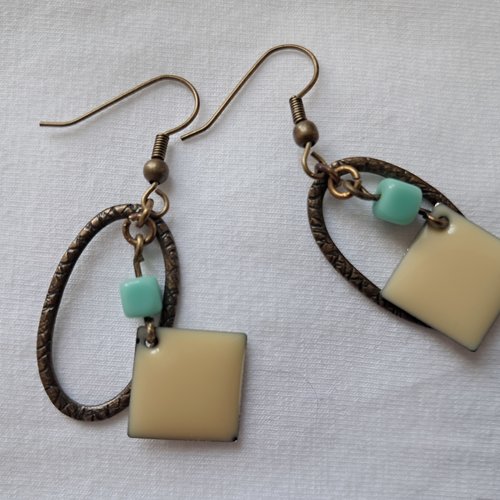 Boucles d'oreille sequin jaune, perle vert turquoise