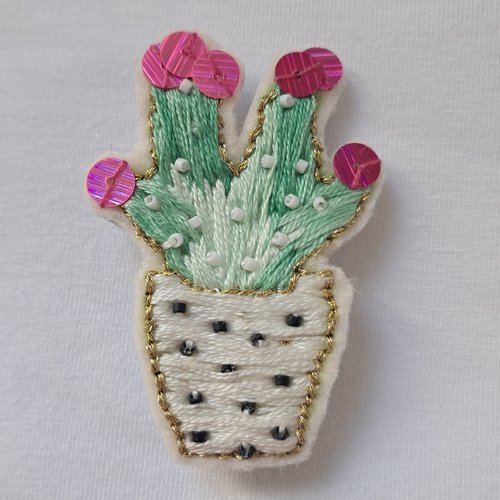 Broche cactus brodée