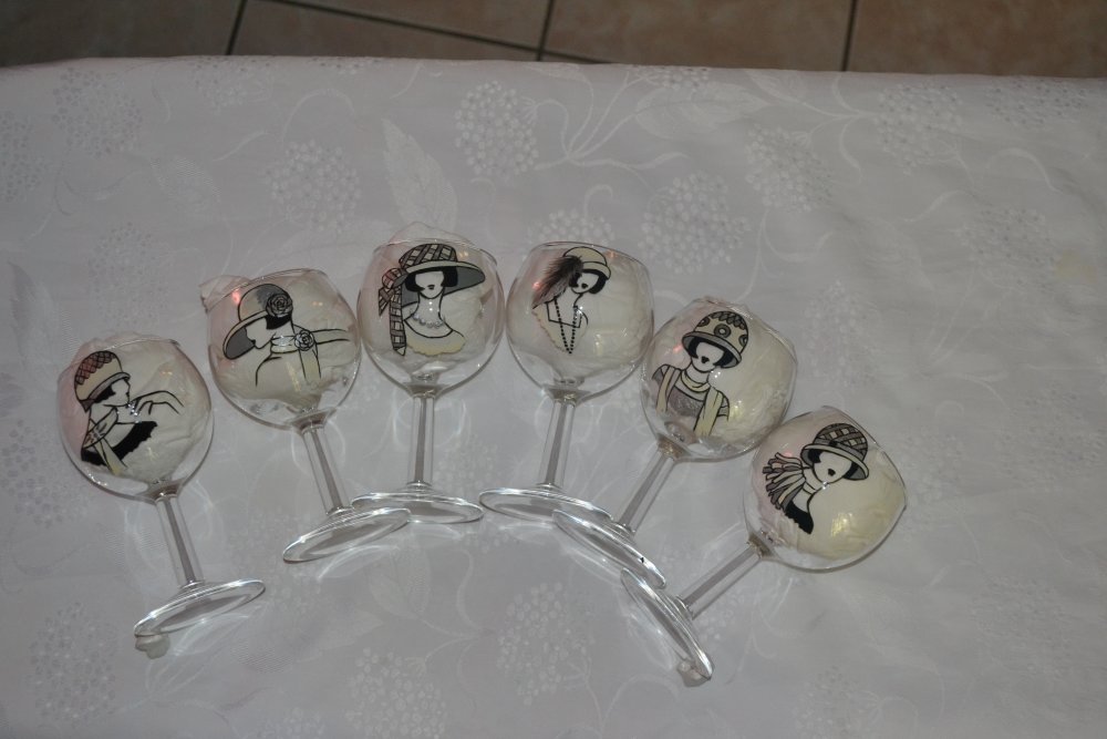 6 verres à vin ballons peints femmes des années 20 en blanc et