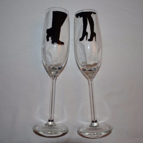 2 flûtes à champagne mariage peintes  "jambes femme et jambes homme"