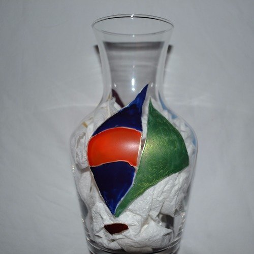 Carafe ou vase peint voiliers stylisés