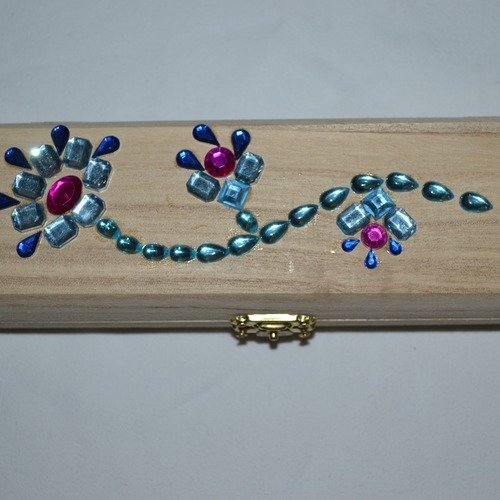 Boite à bijoux, boite à crayons en bois décorée strass "fleurs bleu et rose"
