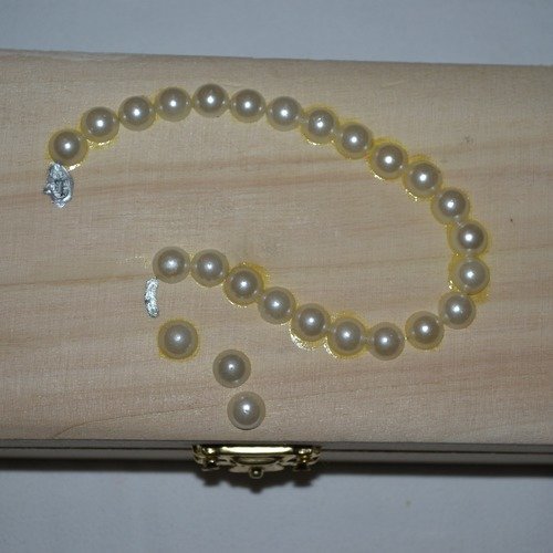 Boite de noël, boite à bijoux en bois décorée perles et peinte "collier de perles blanc nacré"