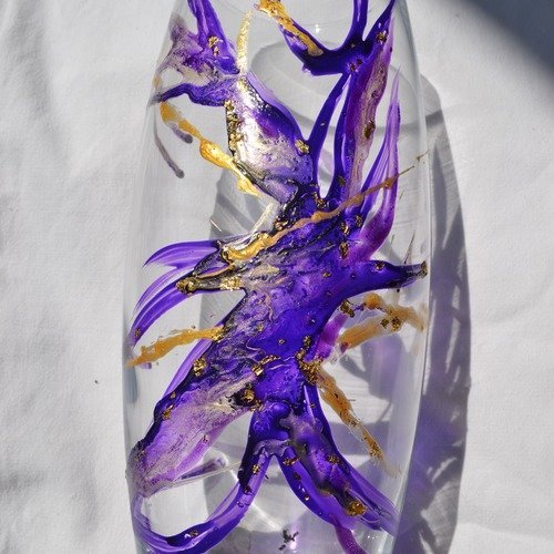 Vase en verre peint style murano violet et or