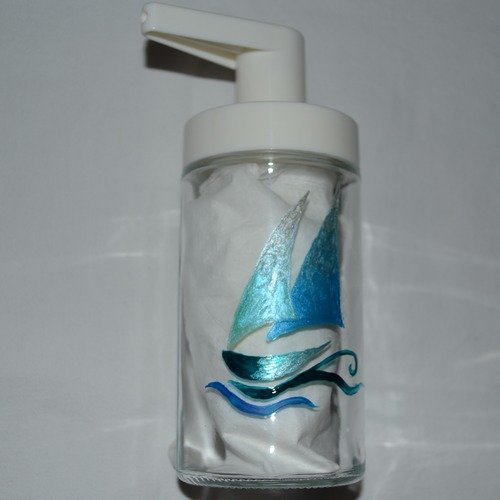 Distributeur de savon liquide en verre peint "voilier bleu stylisé", salle de bains, cuisine,