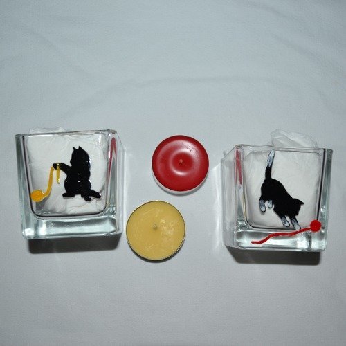 2 photophores cubes en verre peint "chats noir et blanc et pelotes de laine"