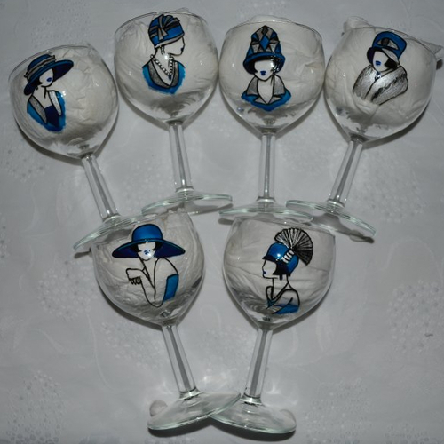 6 verres à vin ballons peints "femmes des années 20 aux chapeaux bleu et argent"