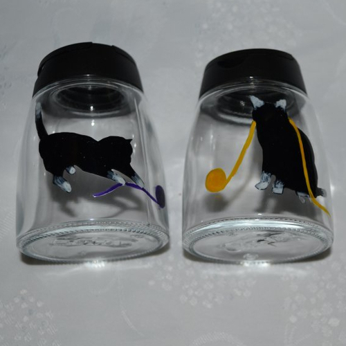 Salière et poivrière en verre peintes "chats noir et blanc"