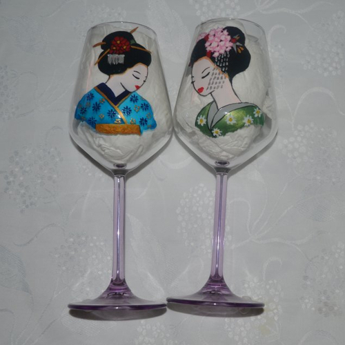 2 verres aux pieds mauves peints "geisha bleue et geisha verte" livraison rapide