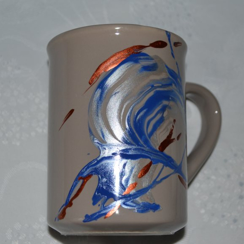 Mug, tasse à thé, à café en porcelaine taupe peinte style murano, bleu, cuivre et blanc nacré, livraison rapide