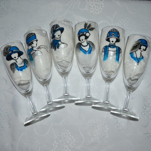6 flûtes à champagne peintes "femmes aux chapeaux bleu et argent"