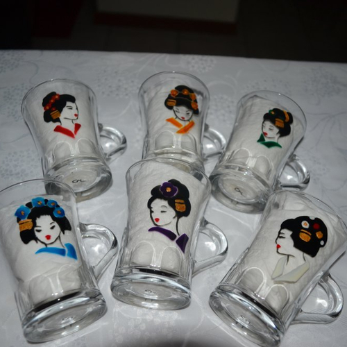 6 tasses expresso en verre peintes "les geishas aux kimonos multicolores" livraison rapide
