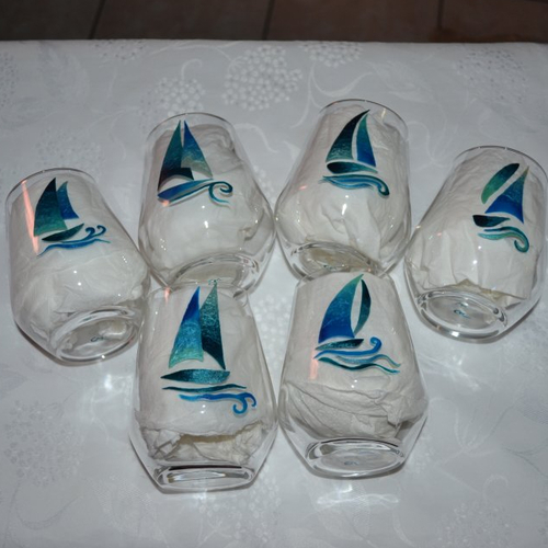 6 verres peints voiliers stylisés bleus