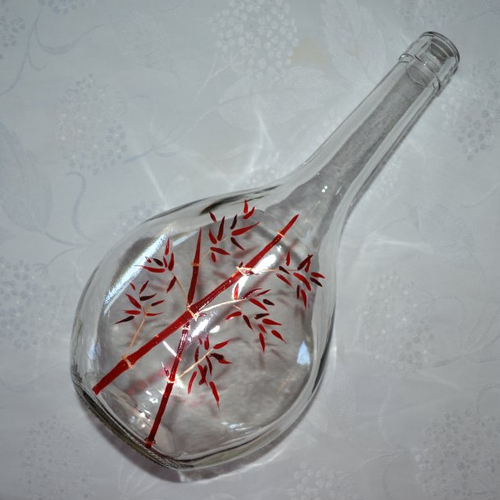 Carafe, bouteille recyclée en verre peinte bambous rouges