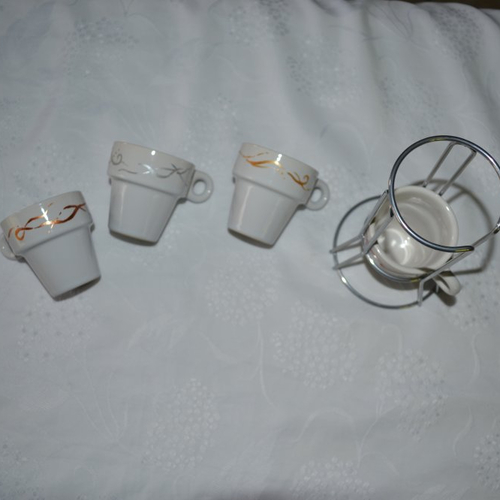 4 tasses expresso en porcelaine peintes volutes or, argent, vermeil et cuivre avec support inox livraison rapide