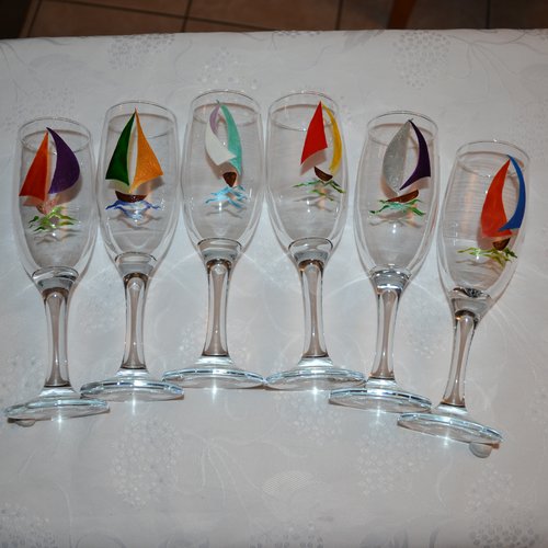 6 flûtes à champagne peintes voiliers stylisés multicolores, serie 2