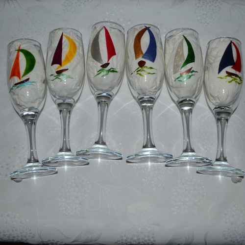 6 flûtes à champagne peintes voiliers stylisés multicolores, serie 3