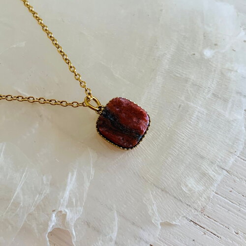 Collier maui - rhodochrosite (acier inoxydable et rhodochrosite)