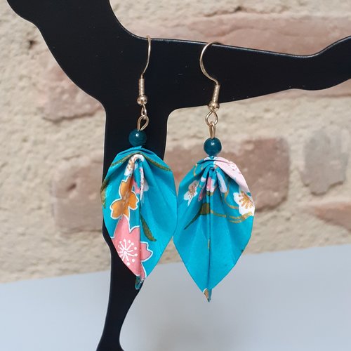 Boucles d'oreilles femme, idée cadeau fin d'année, bijou de remerciement, bijou coloré pour l'été, boucles d'oreilles apatite bleue