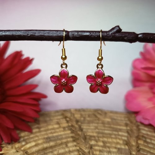 Boucles d’oreilles fleur rose fuchsia – bijoux faits main – cadeau femme – boucles délicates et féminines