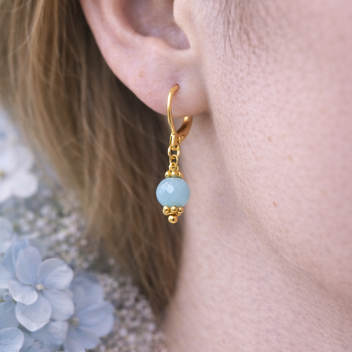 Boucles d’oreilles dorées perle bleue ciel